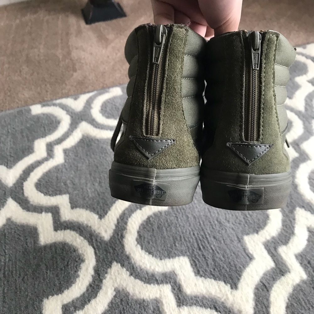 Vans - Picture 2 of 6